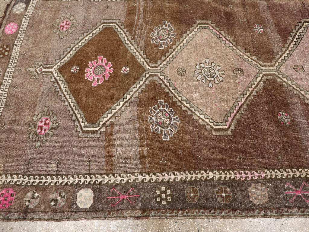 Vintage Turkish Anatolian Room Size Carpet, No.33586 - Staging