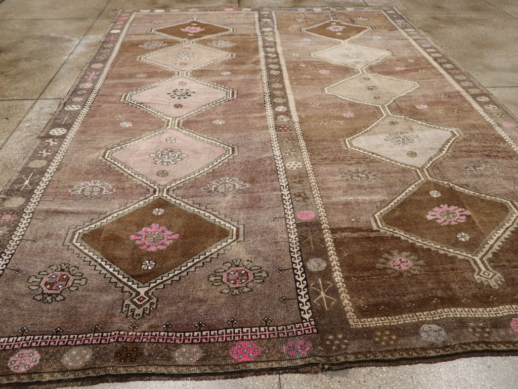 Vintage Turkish Anatolian Room Size Carpet, No.33586 - Staging