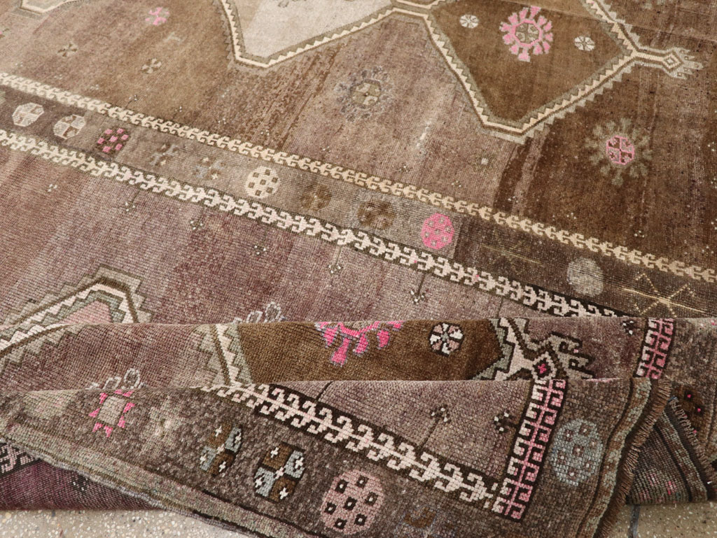 Vintage Turkish Anatolian Room Size Carpet, No.33586 - Staging