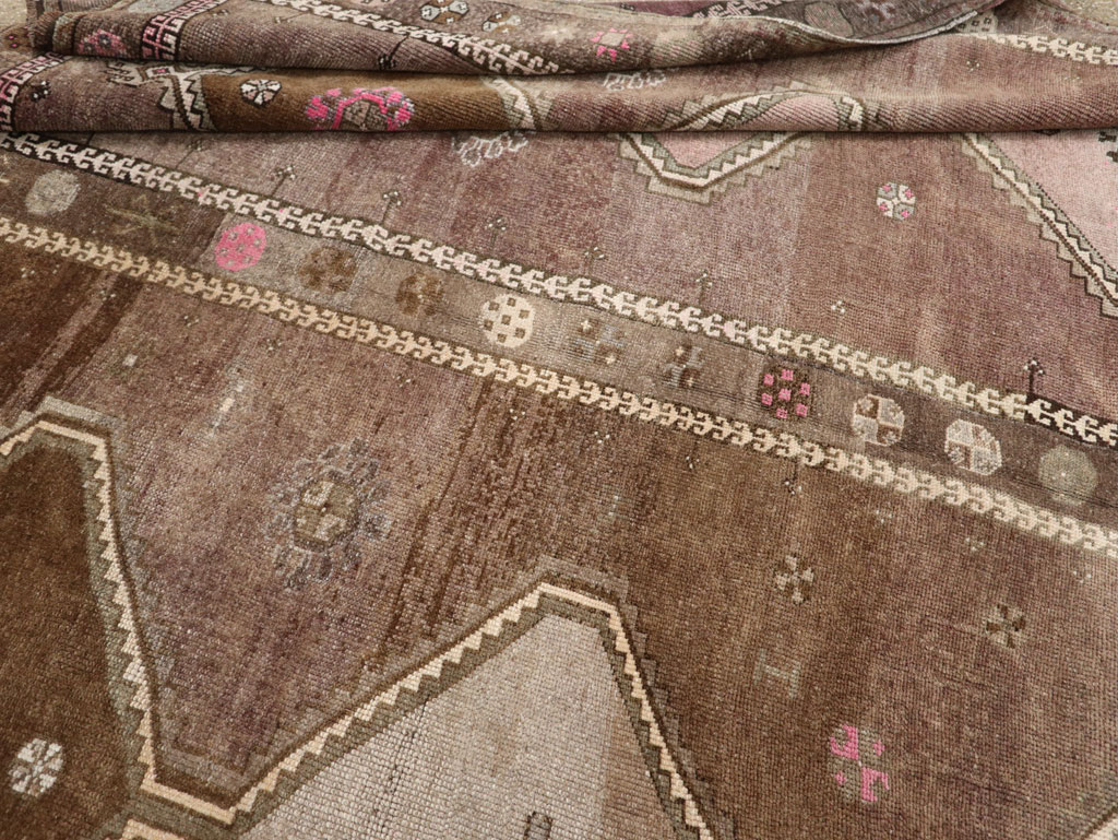 Vintage Turkish Anatolian Room Size Carpet, No.33586 - Staging