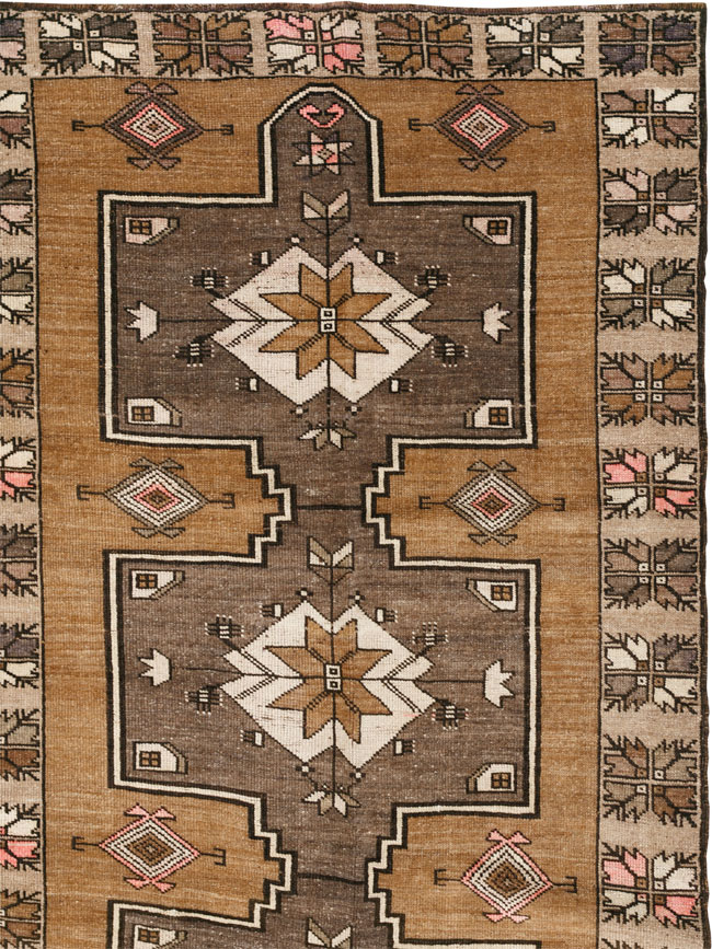 Vintage Turkish Anatolian Room Size Carpet, No.33587 - Staging