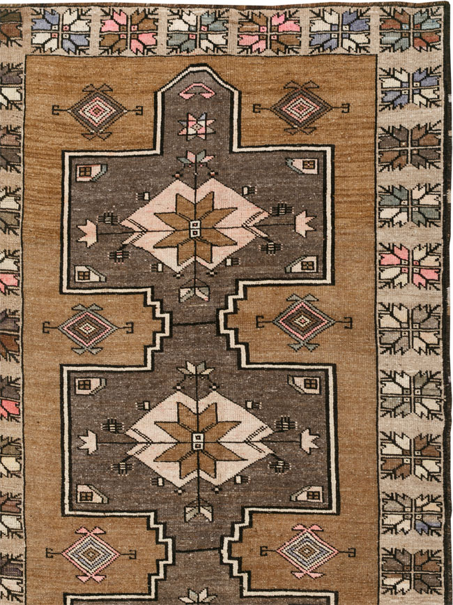 Vintage Turkish Anatolian Room Size Carpet, No.33587 - Staging
