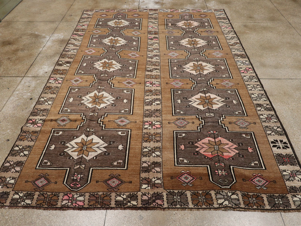 Vintage Turkish Anatolian Room Size Carpet, No.33587 - Staging