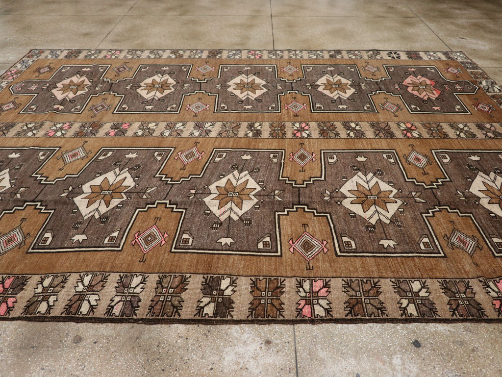 Vintage Turkish Anatolian Room Size Carpet, No.33587 - Staging