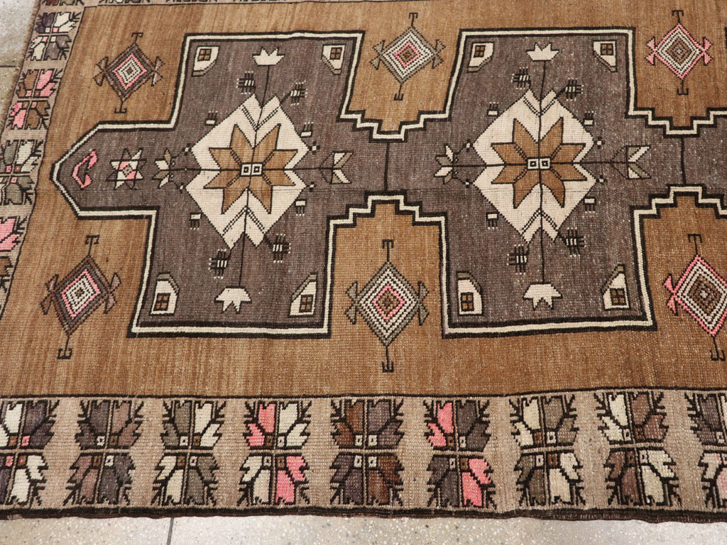Vintage Turkish Anatolian Room Size Carpet, No.33587 - Staging