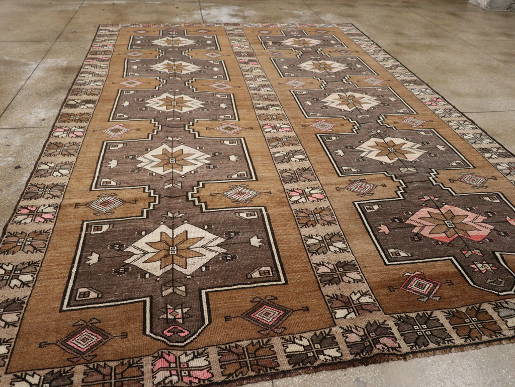 Vintage Turkish Anatolian Room Size Carpet, No.33587 - Staging