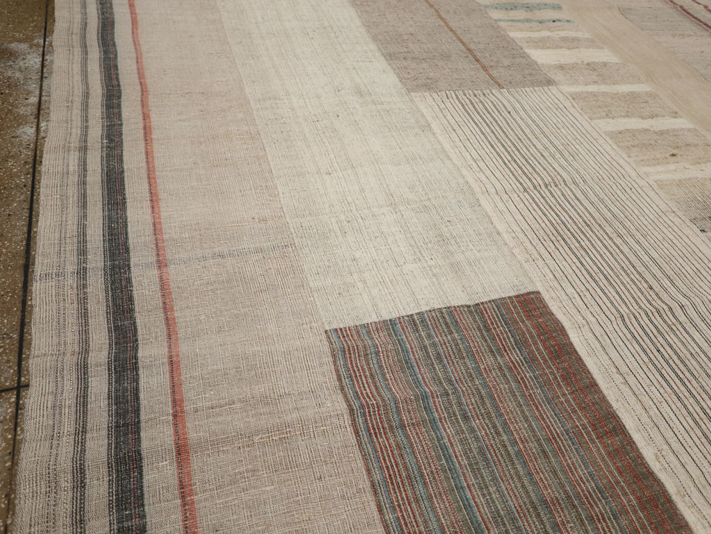 Vintage Turkish Flatweave Kilim Room Size Carpet, No.33593 - Staging