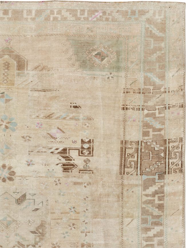 Vintage Turkish Anatolian Accent Rug, No.33614 - Staging