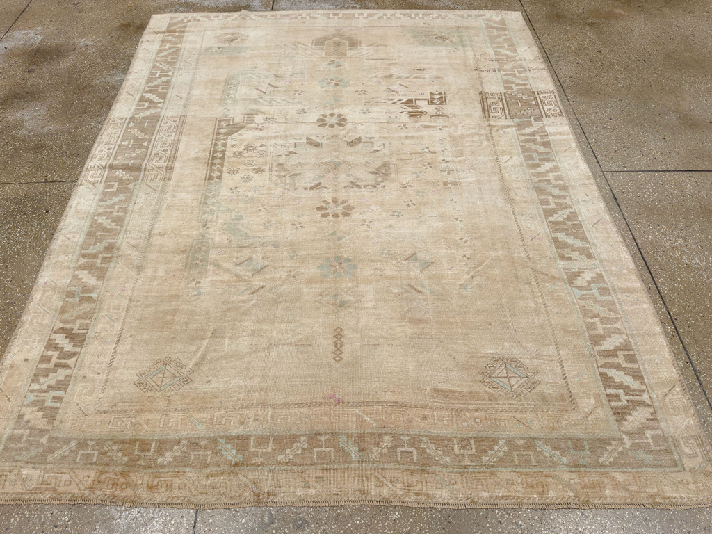 Vintage Turkish Anatolian Accent Rug, No.33614 - Staging