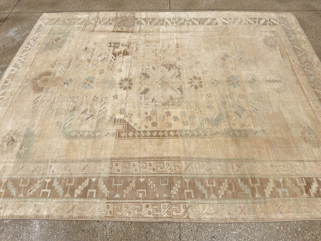 Vintage Turkish Anatolian Accent Rug, No.33614 - Staging