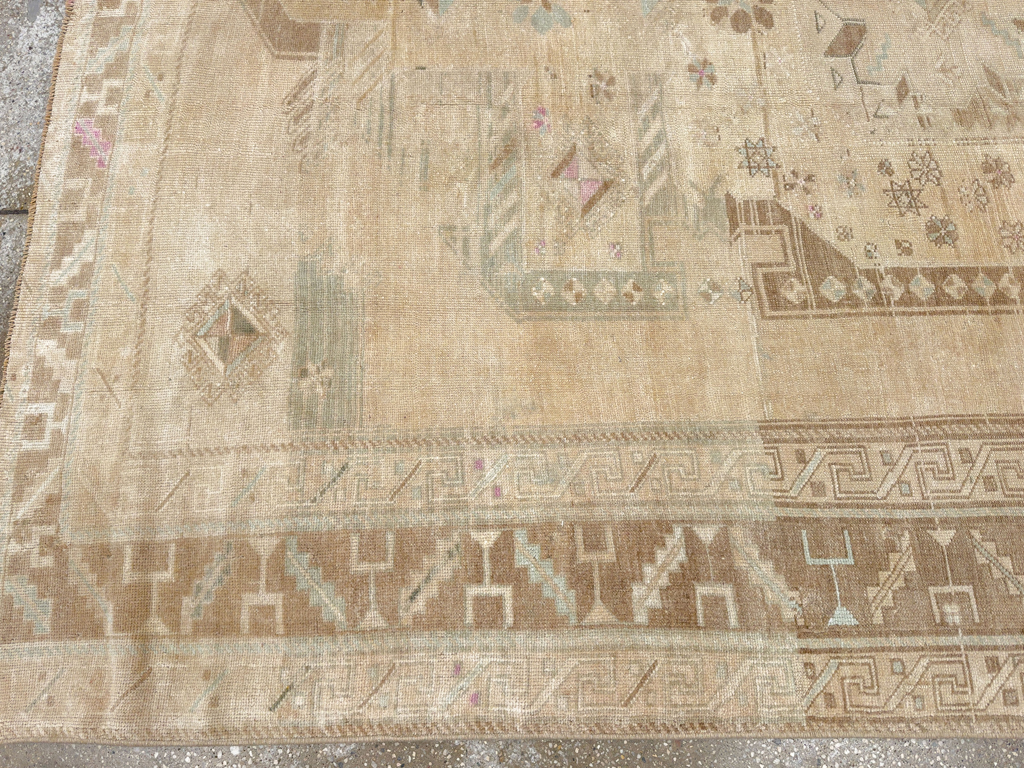 Vintage Turkish Anatolian Accent Rug, No.33614 - Staging