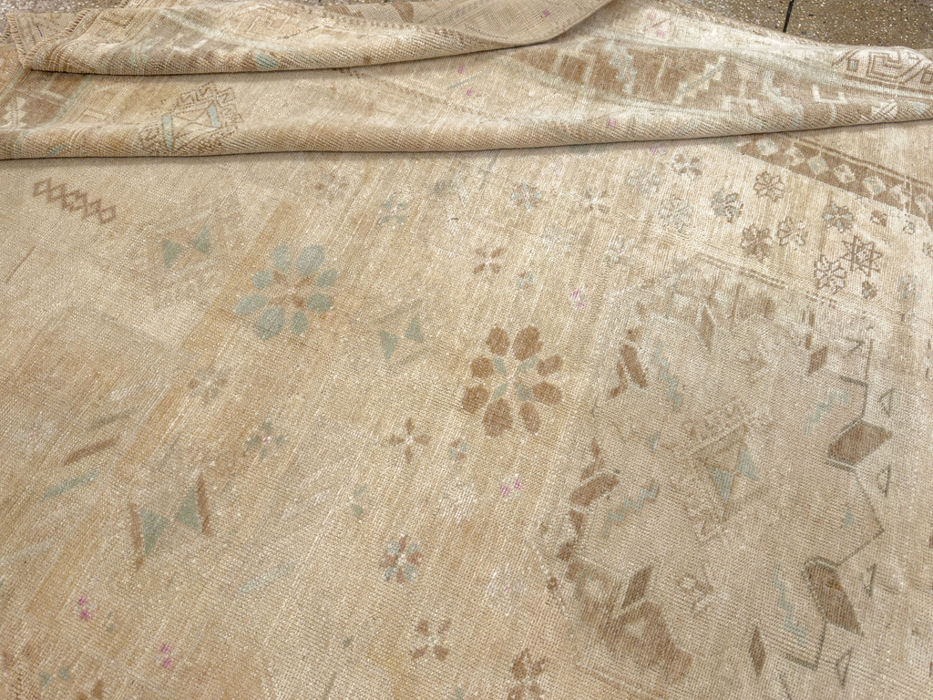 Vintage Turkish Anatolian Accent Rug, No.33614 - Staging
