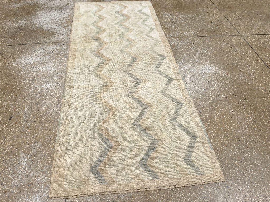Vintage Turkish Anatolian Throw Rug, No.33617 - Staging