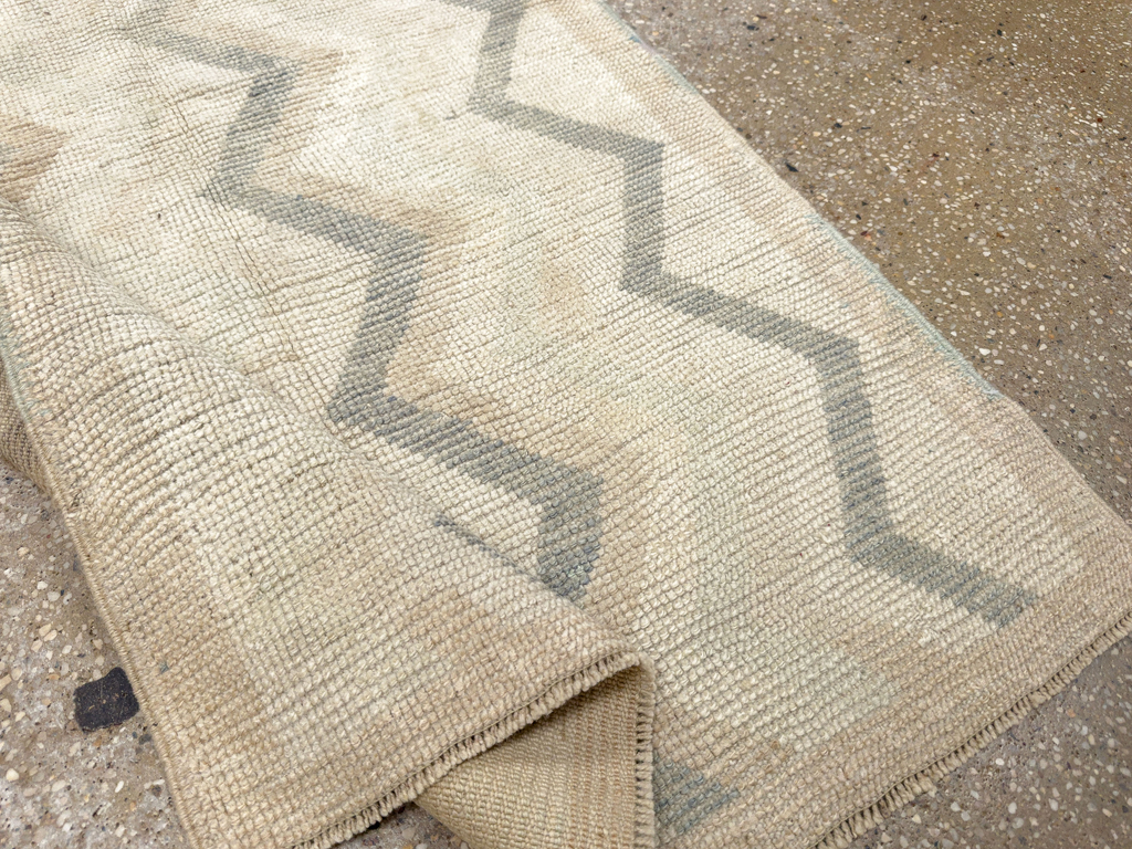 Vintage Turkish Anatolian Throw Rug, No.33617 - Staging