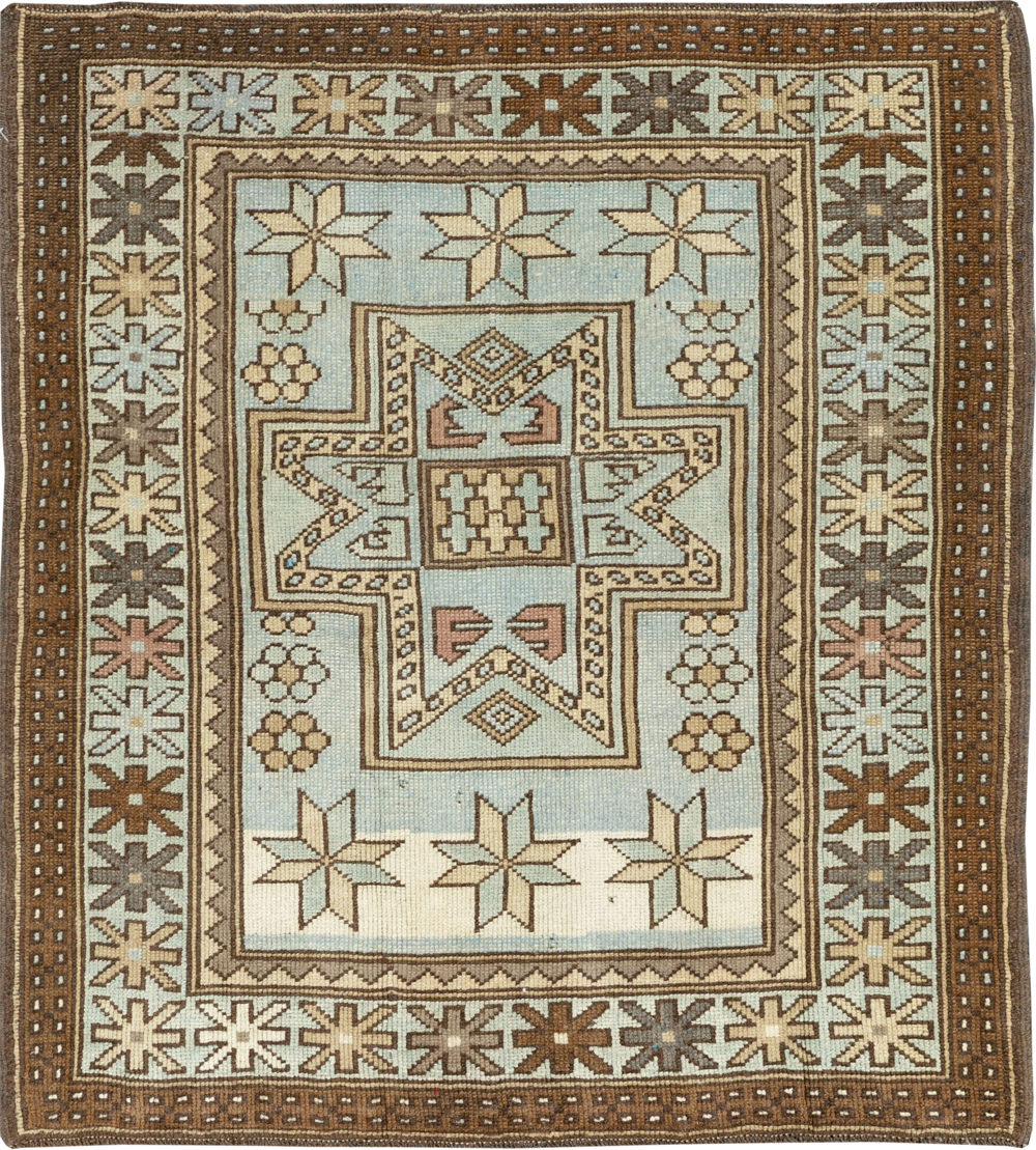Vintage Caucasian Throw Rug, No.33618 - Staging