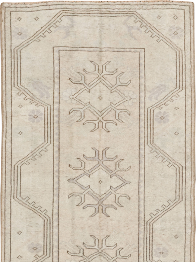 Vintage Turkish Anatolian Long Runner, No.33627 - Staging