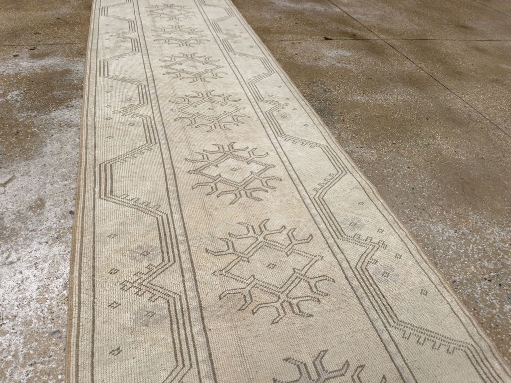 Vintage Turkish Anatolian Long Runner, No.33627 - Staging