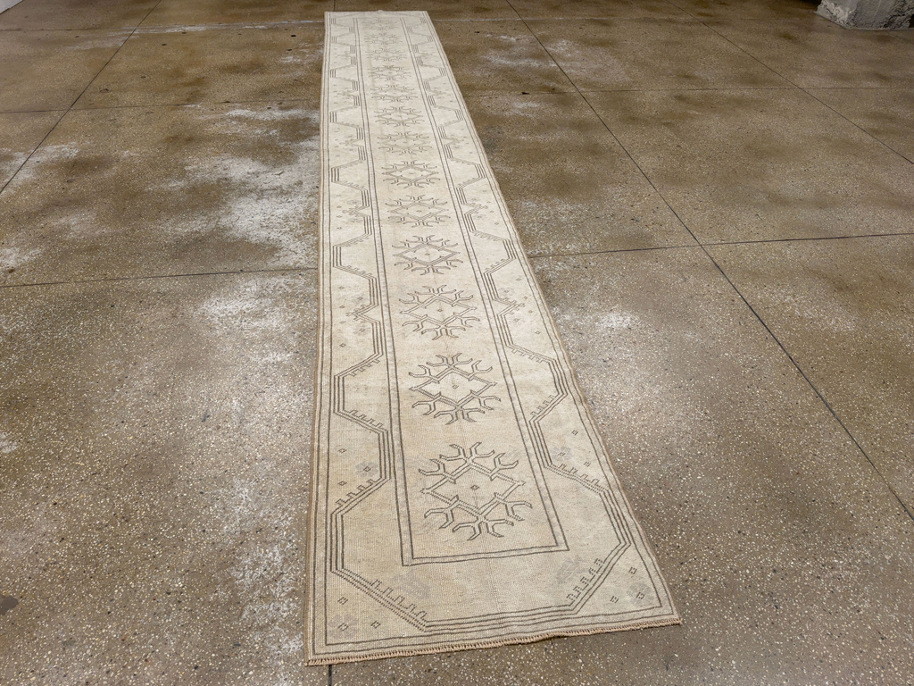 Vintage Turkish Anatolian Long Runner, No.33627 - Staging