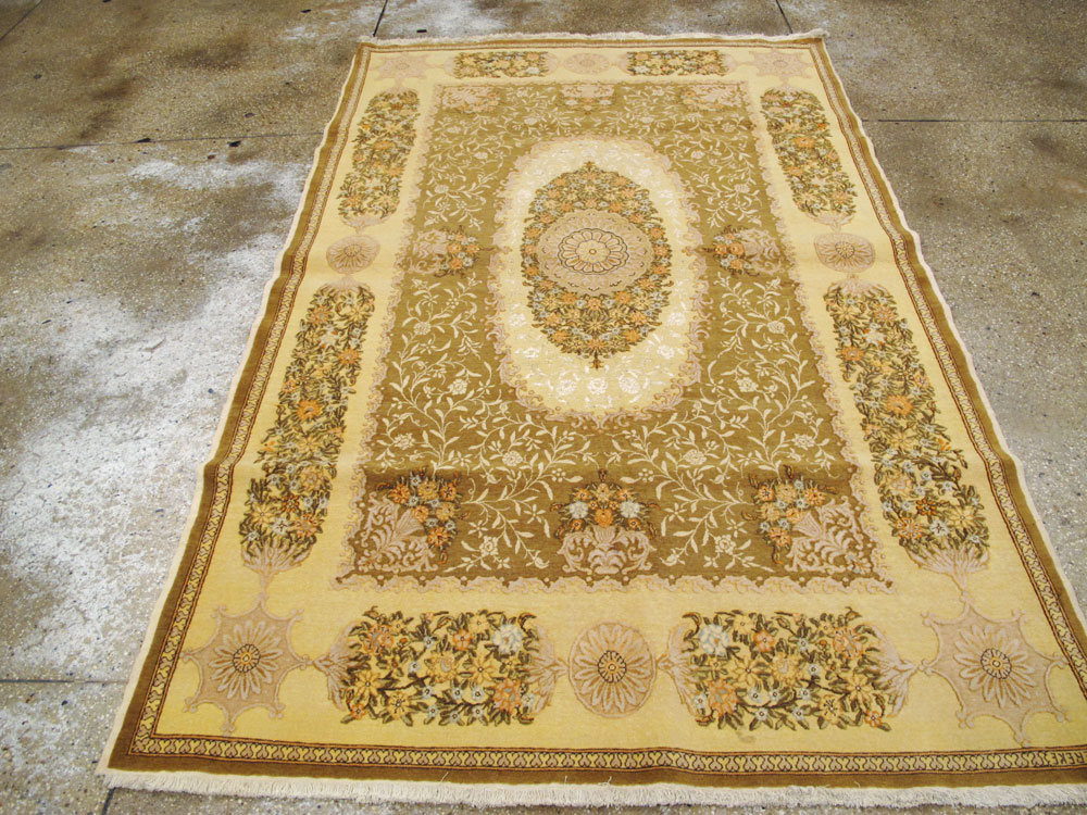 Vintage Turkish Herekeh Carpet, No.8570 - Staging
