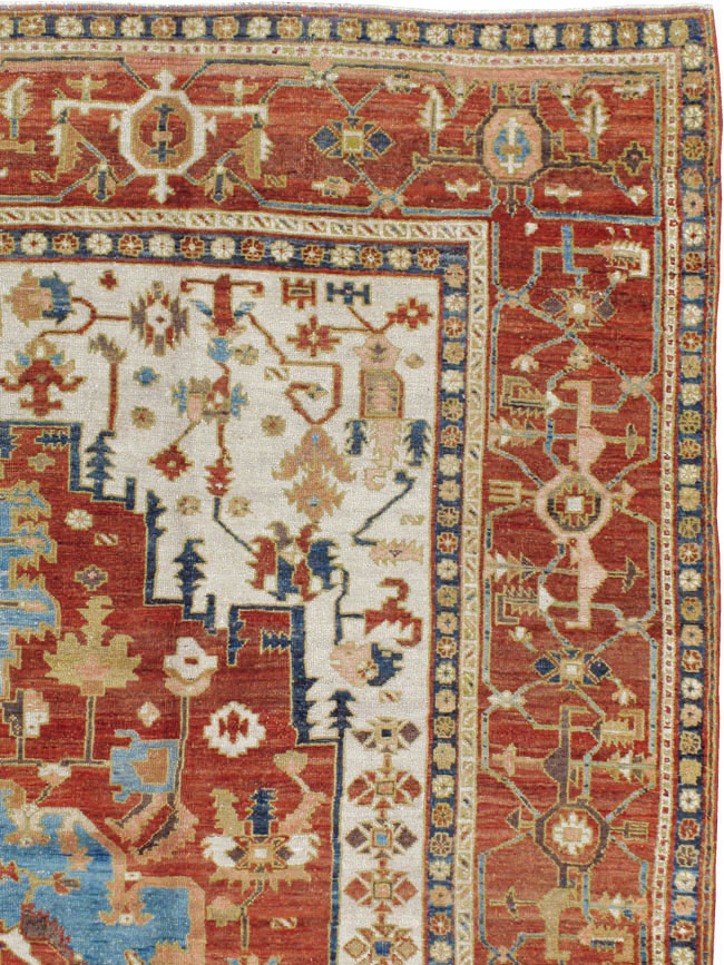 Antique Persian Heriz / Serapi Carpet, No.8639 - Staging
