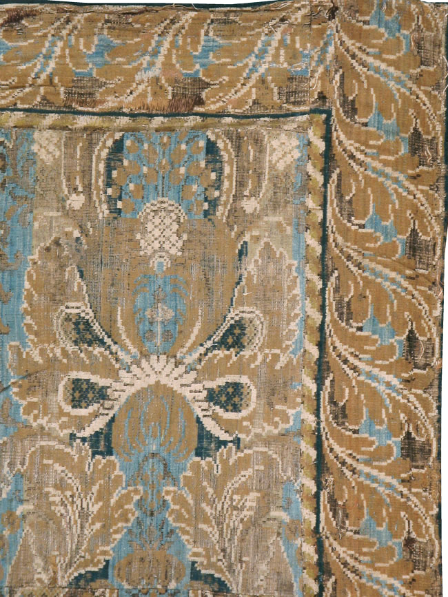 Antique European Chenille Carpet, No.8771 - Staging