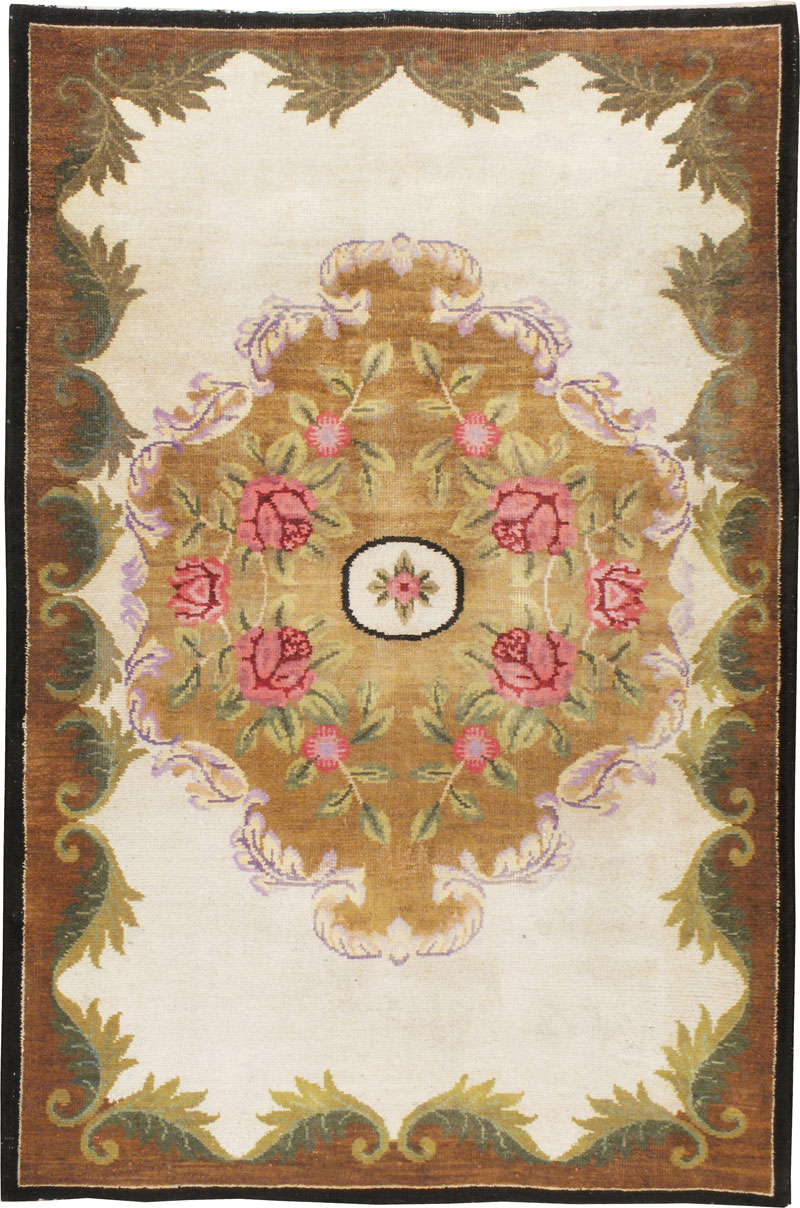 Vintage European Continental Carpet, No.8774 - Staging