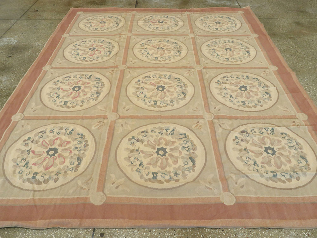 Modern Spanish Aubusson Small Room Size Carpet, No.8885 - Staging