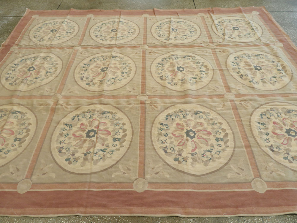 Modern Spanish Aubusson Small Room Size Carpet, No.8885 - Staging