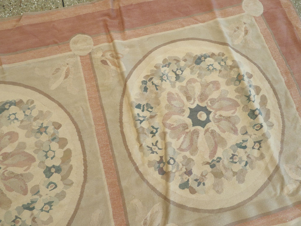 Modern Spanish Aubusson Small Room Size Carpet, No.8885 - Staging