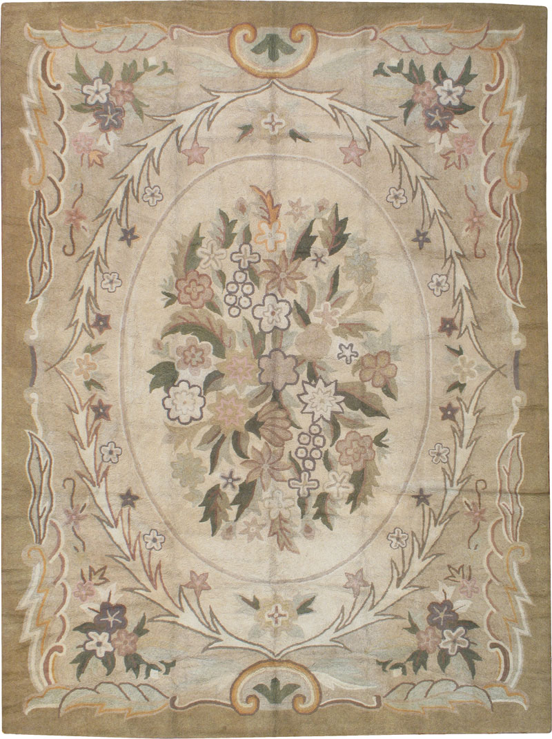 European Inspired Vintage American Hook Rug, No.8910 - Staging