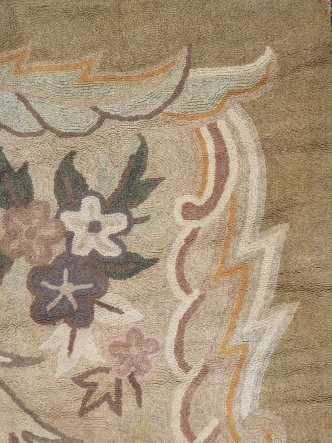 European Inspired Vintage American Hook Rug, No.8910 - Staging
