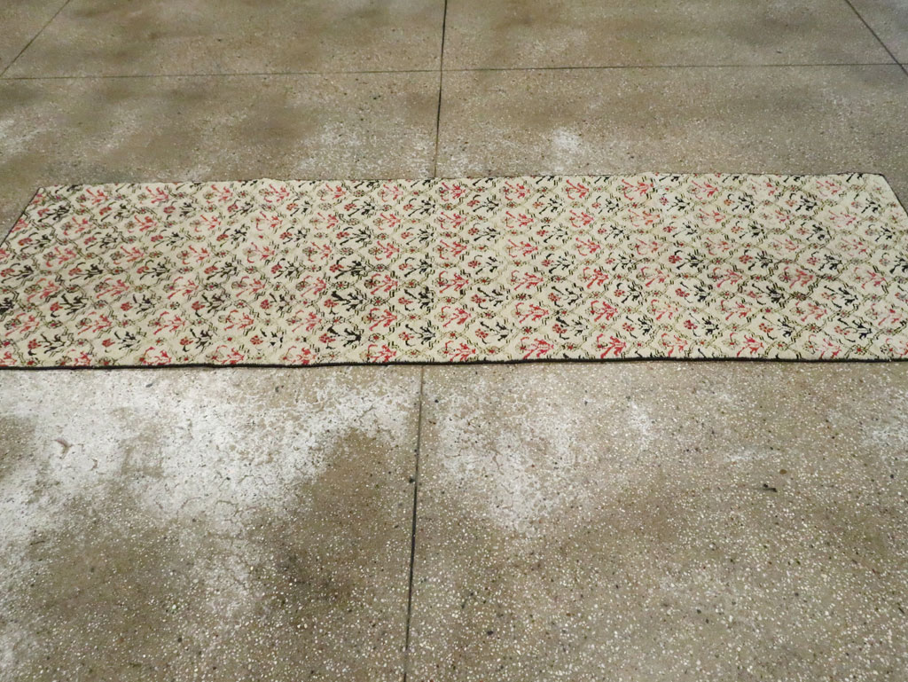Vintage Indian Agra Runner, No.9028 - Staging