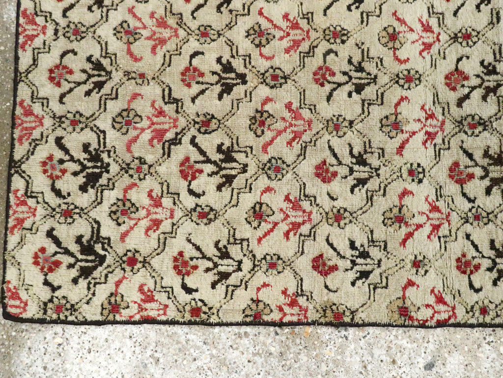 Vintage Indian Agra Runner, No.9028 - Staging