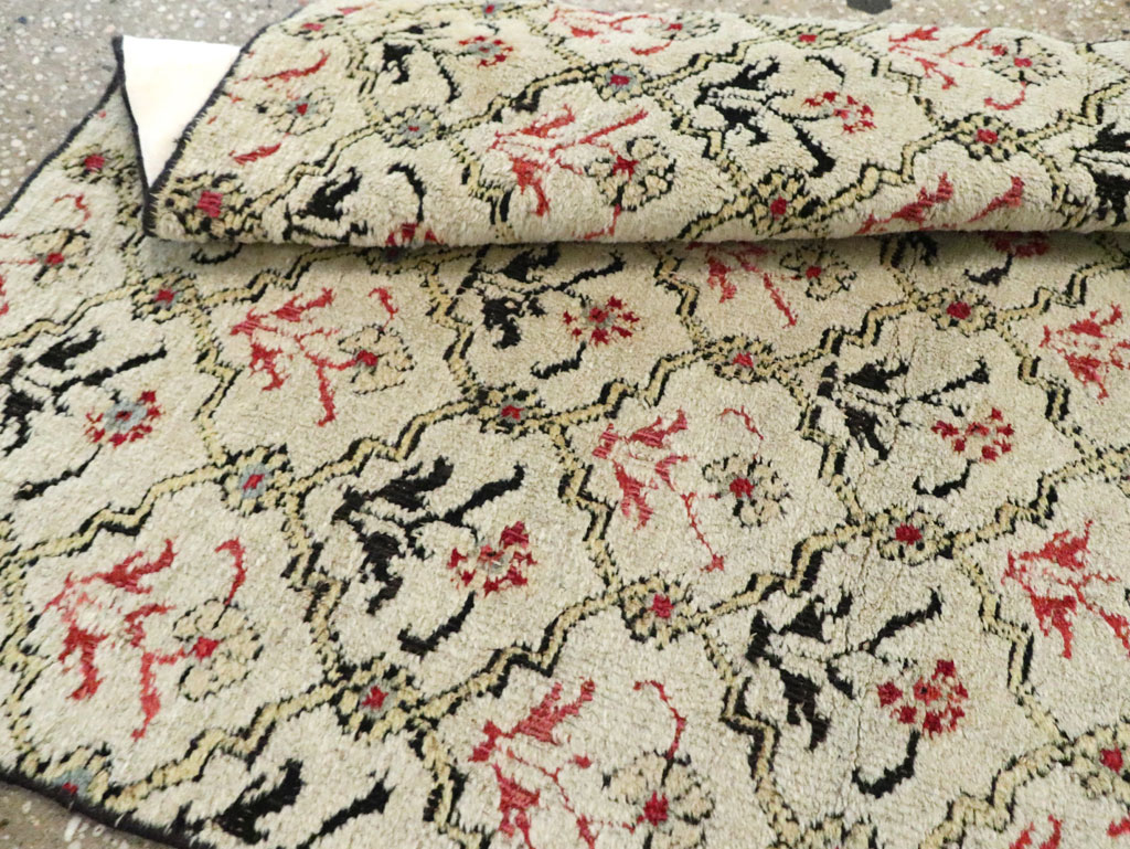 Vintage Indian Agra Runner, No.9028 - Staging