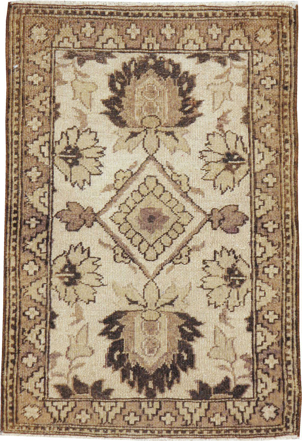 Antique Indian Agra Rug, No.9067 - Staging