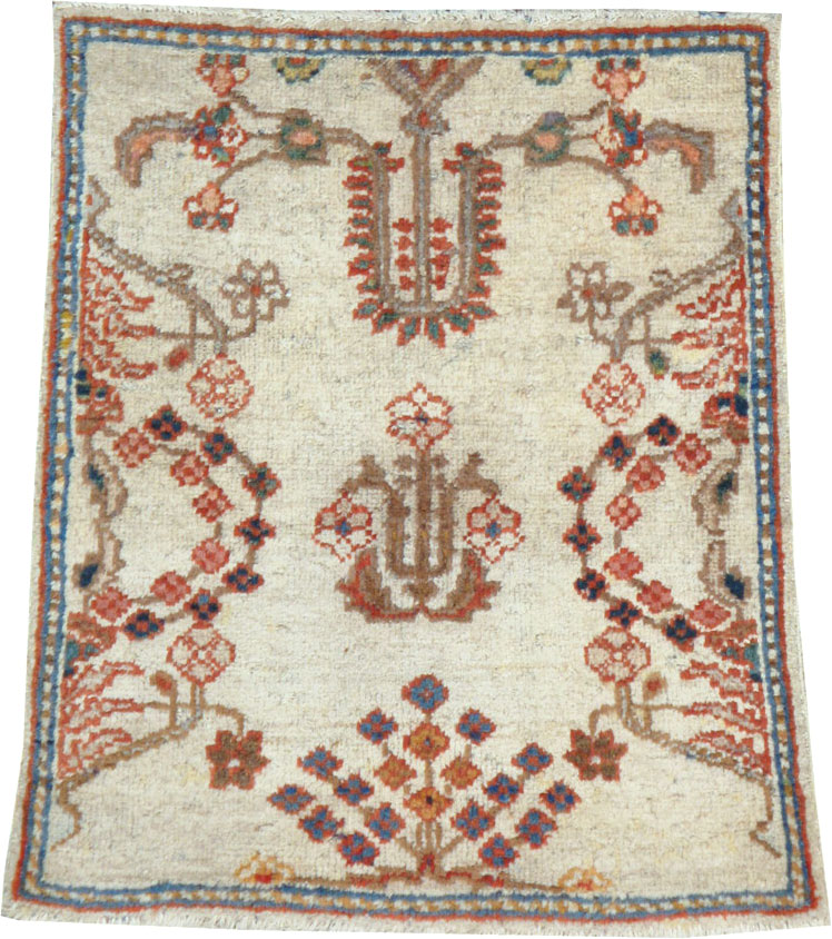 Antique Persian Mahal Rug, No.9460 - Staging