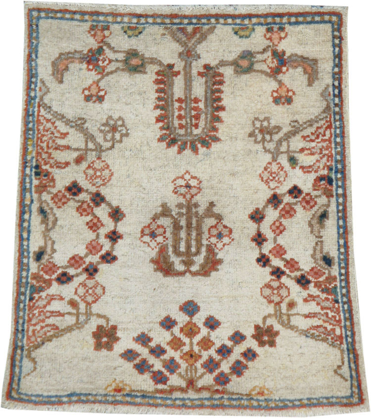 Antique Persian Mahal Rug, No.9460 - Staging