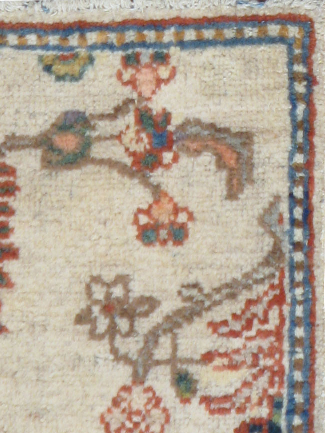 Antique Persian Mahal Rug, No.9460 - Staging