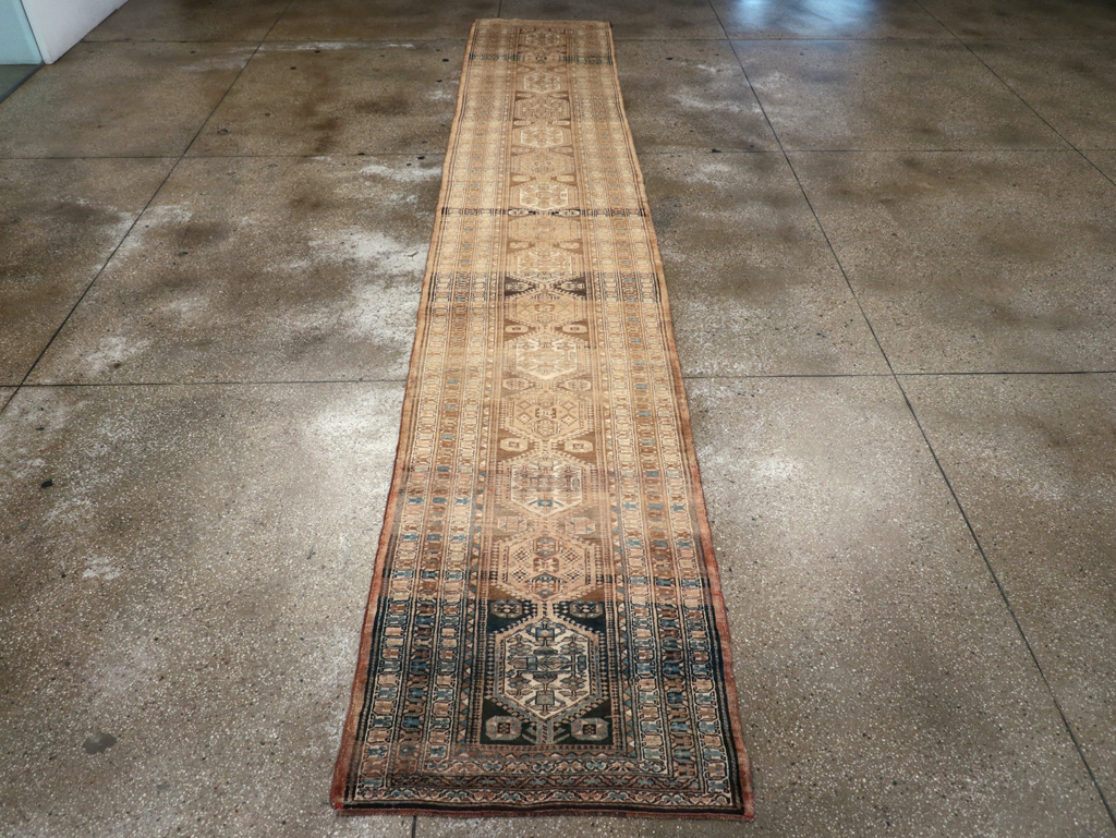 A Serab Runner, No.9482 - Staging