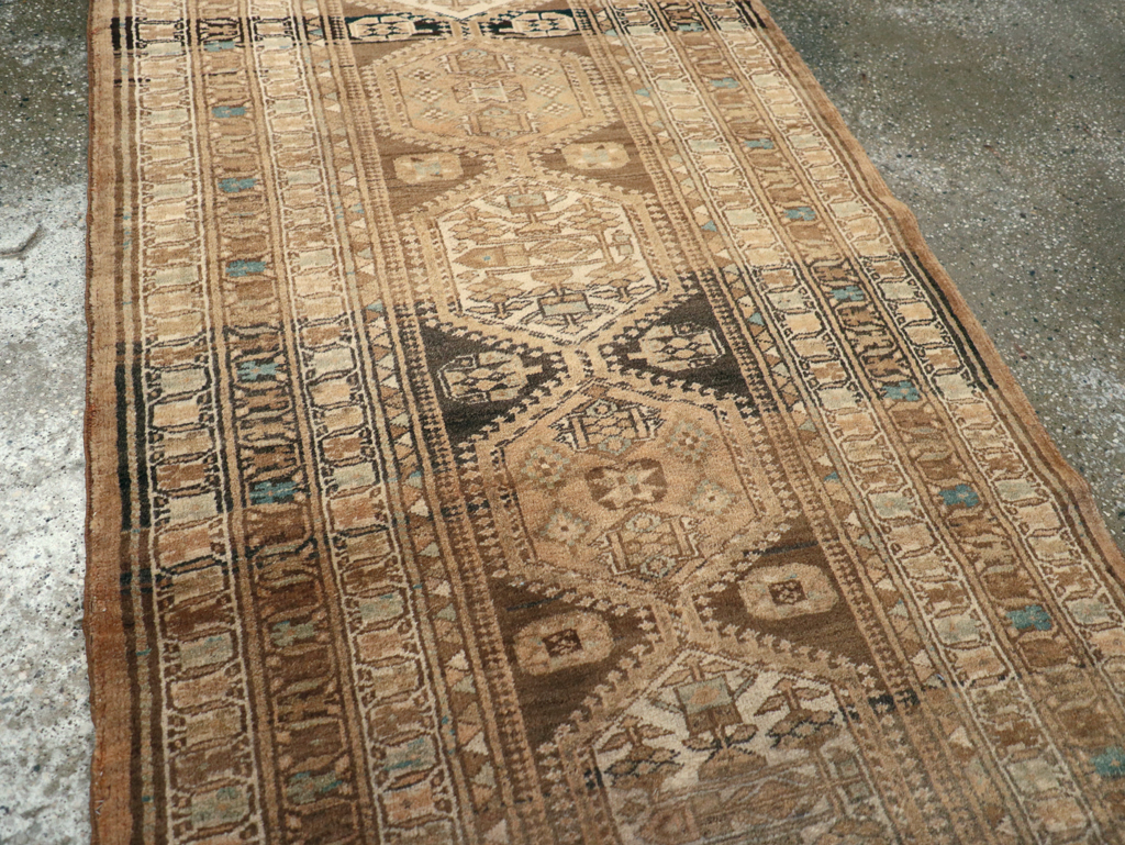 A Serab Runner, No.9482 - Staging