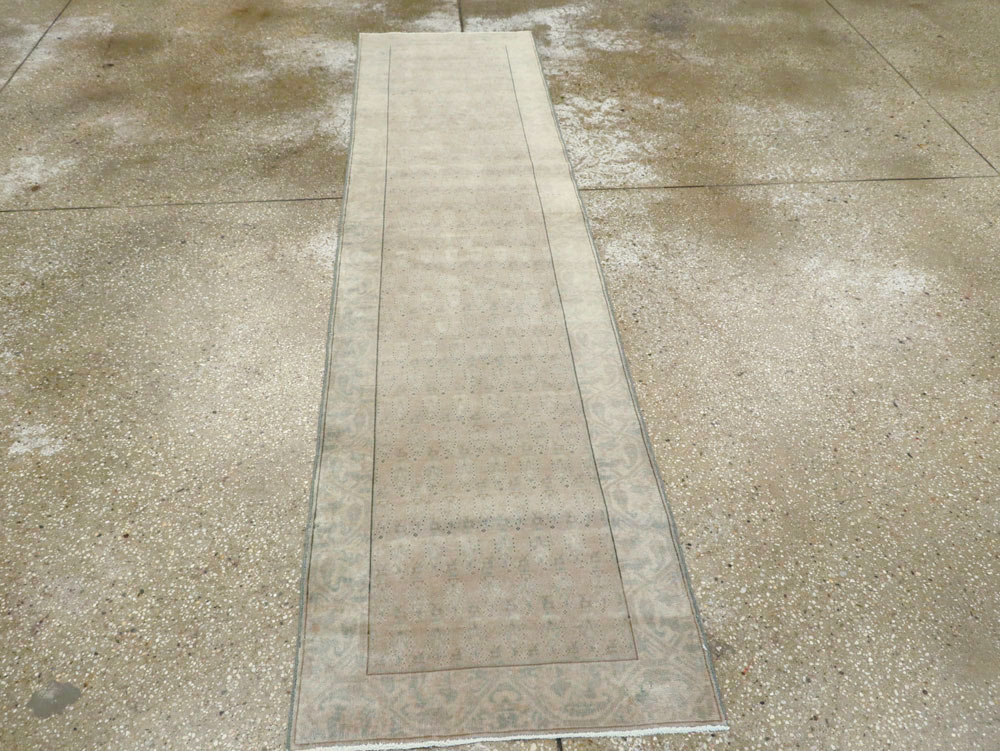 A Sivas Runner, No.9516 - Staging