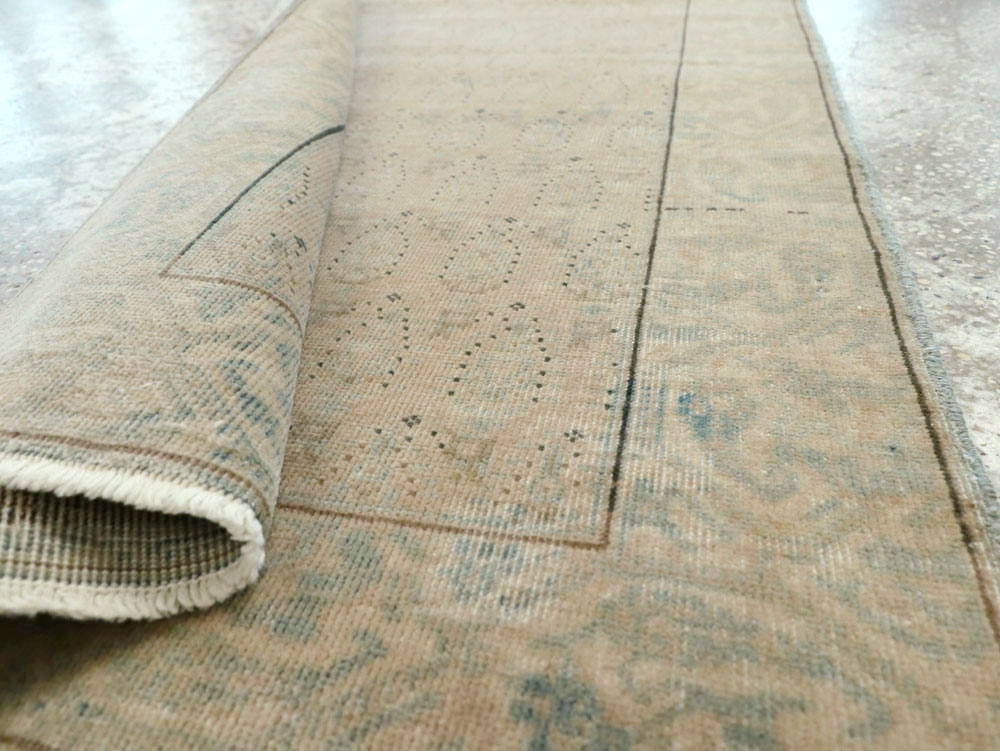 A Sivas Runner, No.9516 - Staging