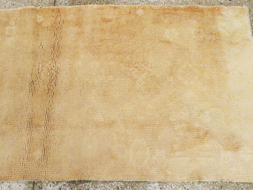 A Spanish Cuenca Runner, No.9523 - Staging