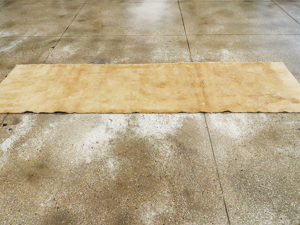 A Spanish Cuenca Runner, No.9523 - Staging