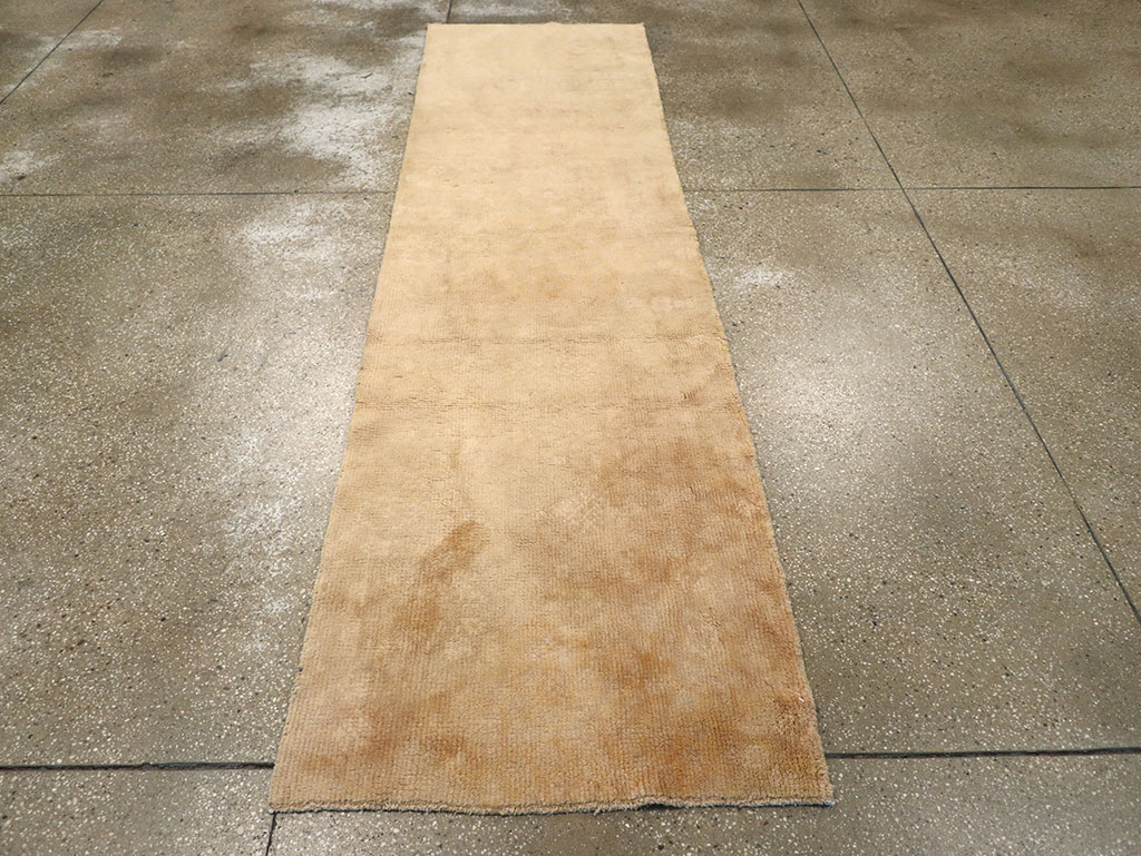 A Spanish Cuenca Runner, No.9523 - Staging