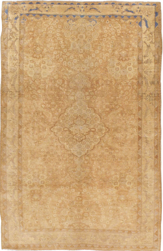 An Agra Rug, No.9594 - Staging