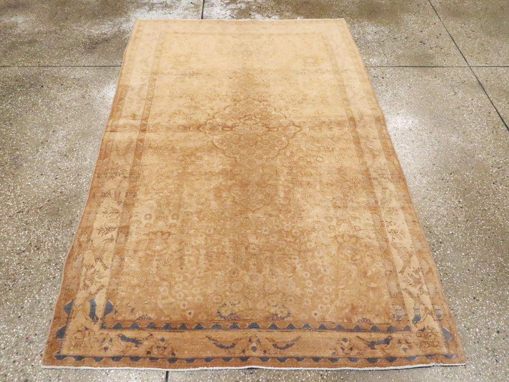 An Agra Rug, No.9594 - Staging