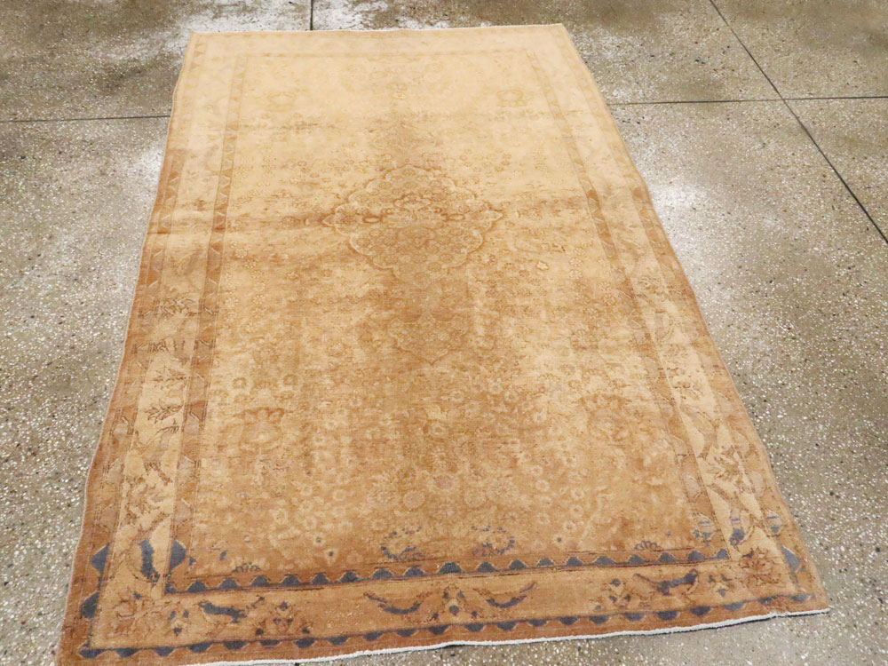 An Agra Rug, No.9594 - Staging