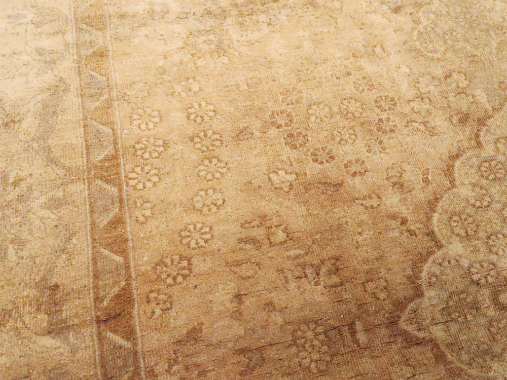 An Agra Rug, No.9594 - Staging