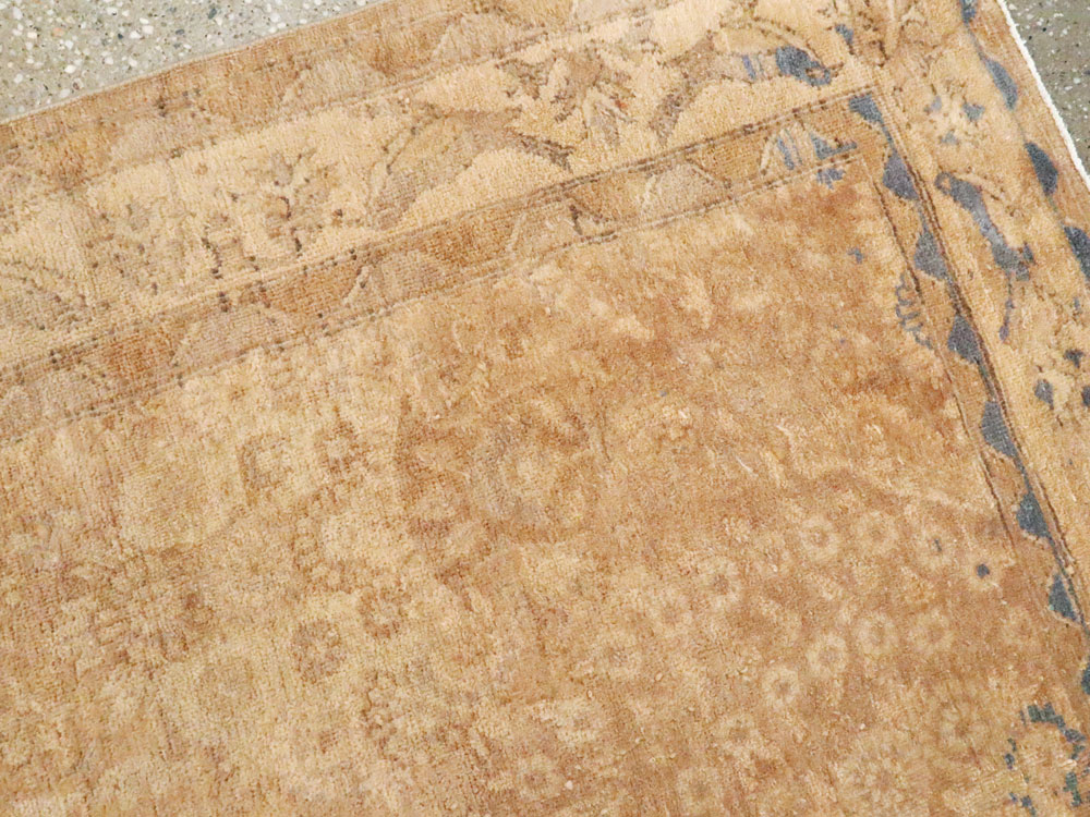 An Agra Rug, No.9594 - Staging